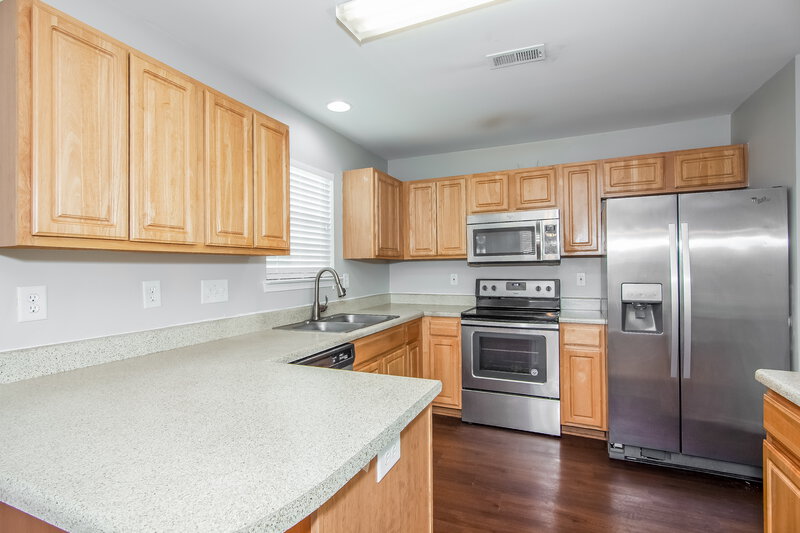 2,520/Mo, 1405 Braveheart Ln Charlotte, NC 28216 Kitchen View 2