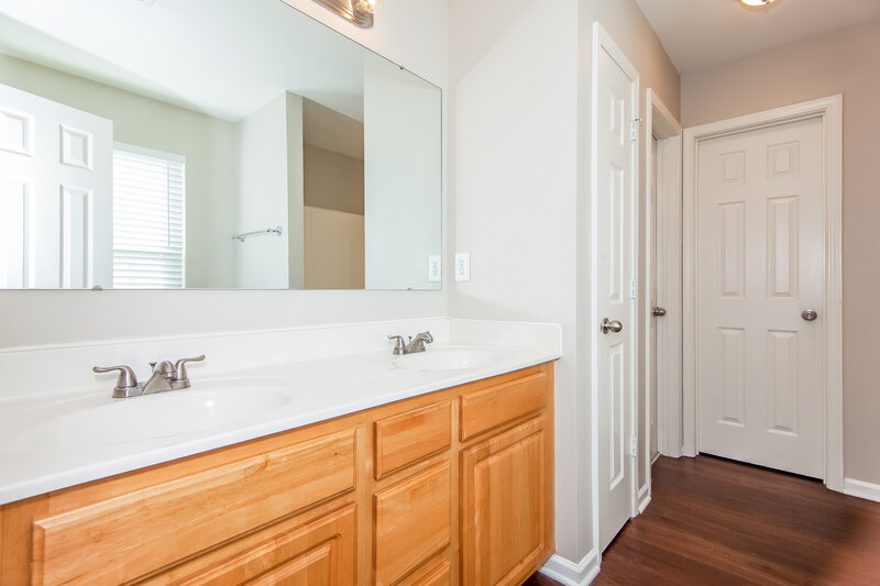 2,520/Mo, 1405 Braveheart Ln Charlotte, NC 28216 Main Bathroom View