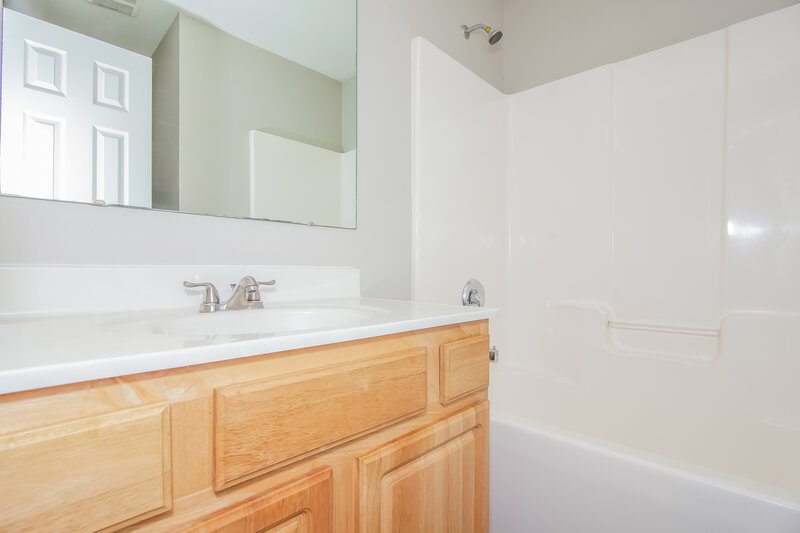 2,520/Mo, 1405 Braveheart Ln Charlotte, NC 28216 Bathroom View