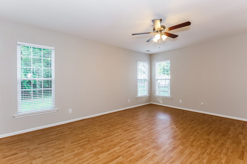 2,460/Mo, 13514 Planters Row Dr Charlotte, NC 28278 Living Room View 4