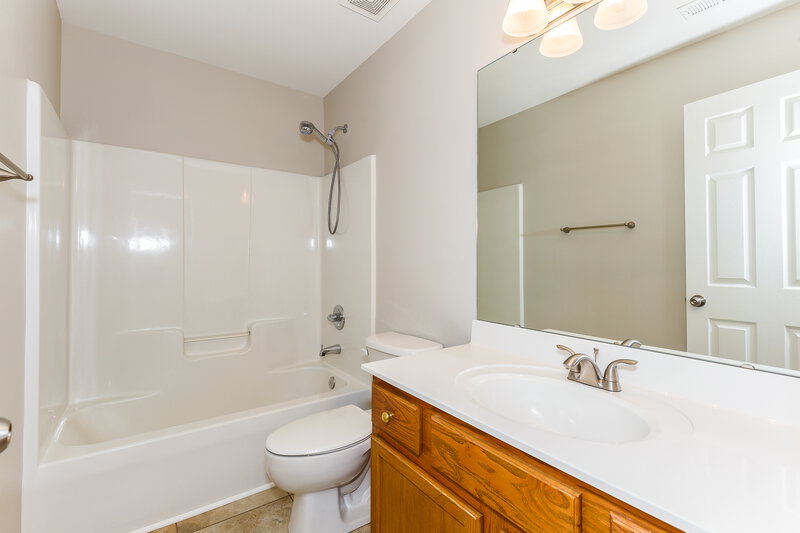 2,460/Mo, 13514 Planters Row Dr Charlotte, NC 28278 Bathroom View