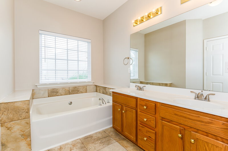 2,460/Mo, 13514 Planters Row Dr Charlotte, NC 28278 Bathroom View 2