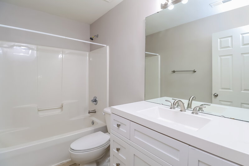 0/Mo, 13514 Planters Row Dr Charlotte, NC 28278 Bathroom View