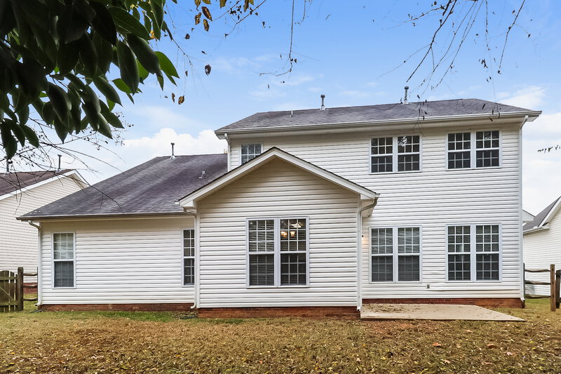 0/Mo, 13514 Planters Row Dr Charlotte, NC 28278 Rear View