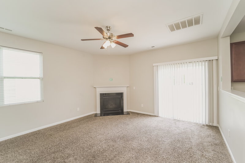1,960/Mo, 9214 Cotton Gum Rd Charlotte, NC 28227 Living Room View 2