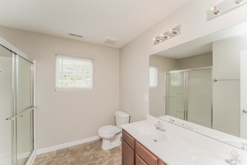 1,960/Mo, 9214 Cotton Gum Rd Charlotte, NC 28227 Main Bathroom View