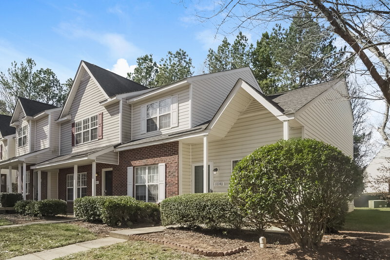 0/Mo, 10142 Forest Landing Dr Charlotte, NC 28213 Front View