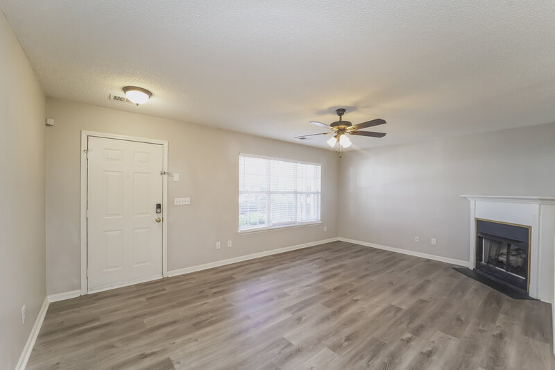 0/Mo, 10142 Forest Landing Dr Charlotte, NC 28213 Living Room View 2