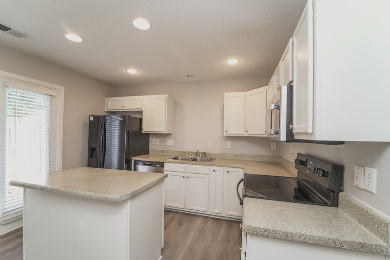 0/Mo, 10142 Forest Landing Dr Charlotte, NC 28213 Kitchen View