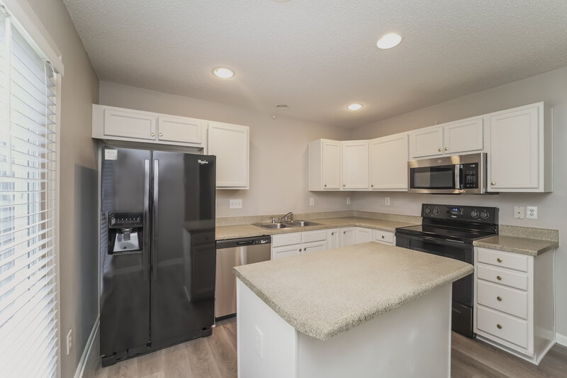 0/Mo, 10142 Forest Landing Dr Charlotte, NC 28213 Kitchen View 2