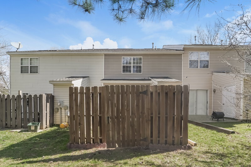 0/Mo, 10142 Forest Landing Dr Charlotte, NC 28213 Rear View