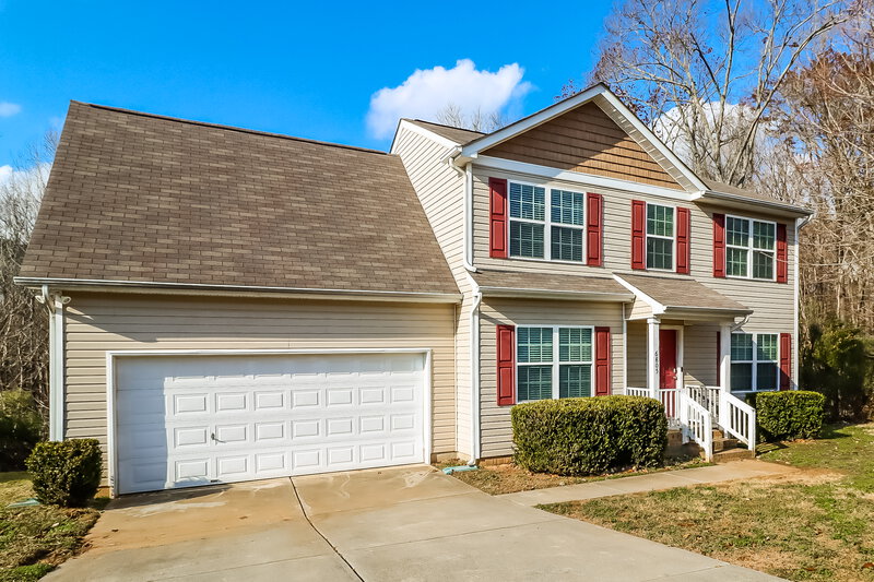 2,080/Mo, 6805 Fawn View Dr Charlotte, NC 28216 Front View