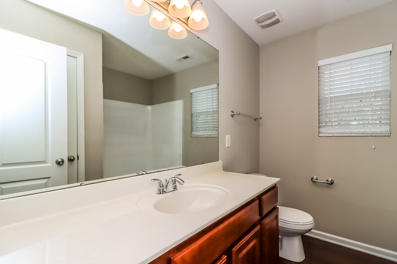 2,080/Mo, 6805 Fawn View Dr Charlotte, NC 28216 Main Bathroom View