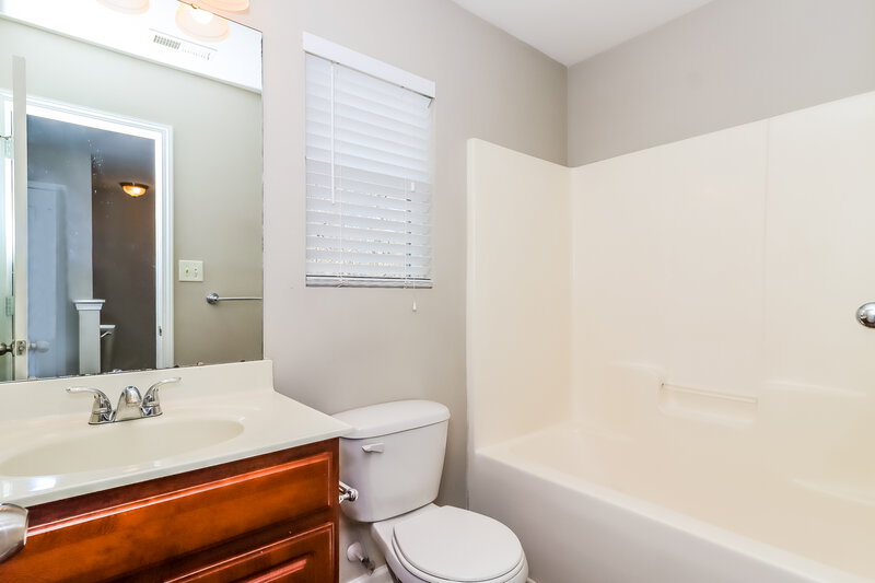 2,080/Mo, 6805 Fawn View Dr Charlotte, NC 28216 Bathroom View
