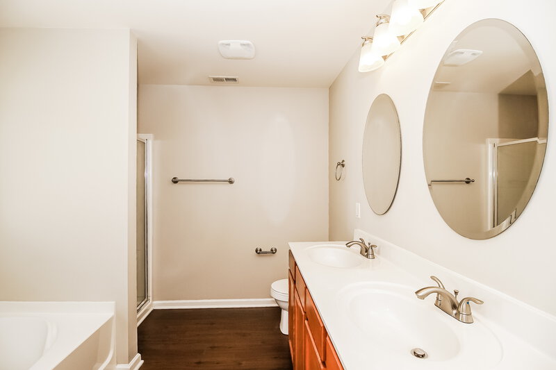 1,840/Mo, 9623 Paper Tree Rd Charlotte, NC 28227 Main Bathroom View