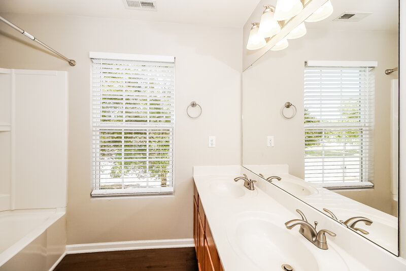 1,840/Mo, 9623 Paper Tree Rd Charlotte, NC 28227 Bathroom View