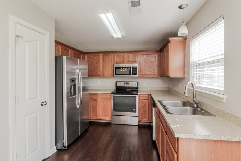 1,925/Mo, 6822 Chieftain Dr Charlotte, NC 28216 Kitchen View 2