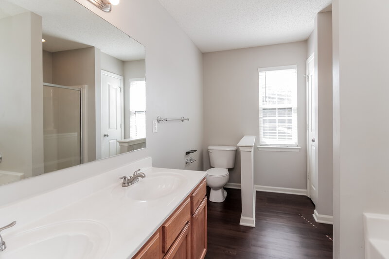 1,925/Mo, 6822 Chieftain Dr Charlotte, NC 28216 Main Bathroom View