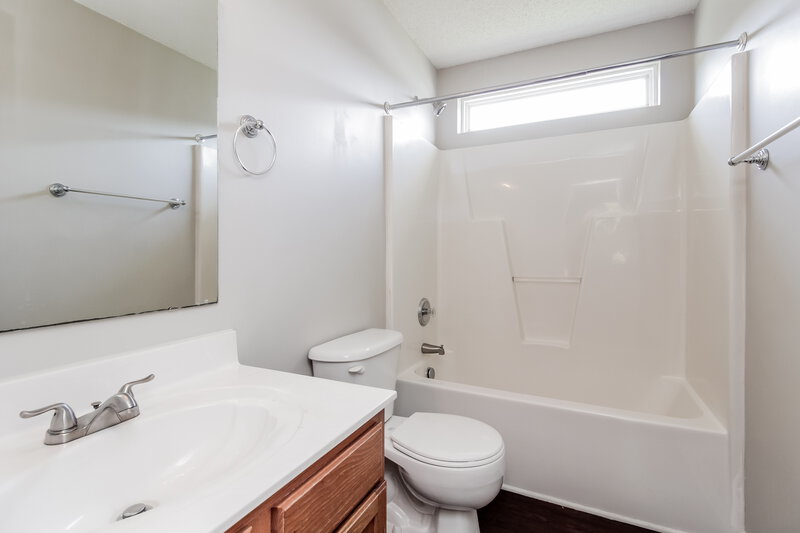 1,925/Mo, 6822 Chieftain Dr Charlotte, NC 28216 Bathroom View