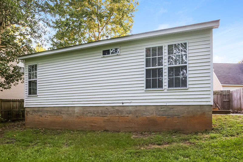 1,760/Mo, 8610 Treyburn Dr Charlotte, NC 28216 Rear View