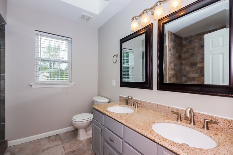 2,160/Mo, 6003 Creekview Ct Harrisburg, NC 28075 Main Bathroom View