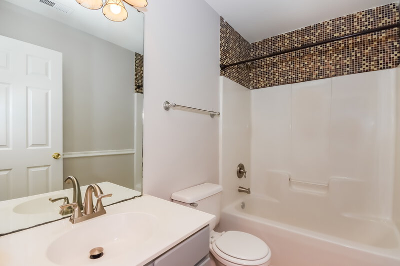 2,160/Mo, 6003 Creekview Ct Harrisburg, NC 28075 Bathroom View