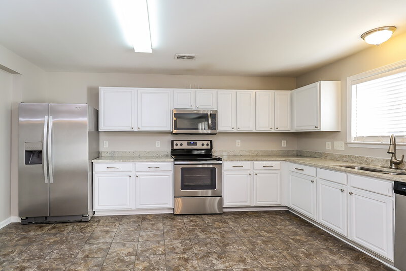 2,150/Mo, 1115 Jade Glen Dr Charlotte, NC 28262 Kitchen View