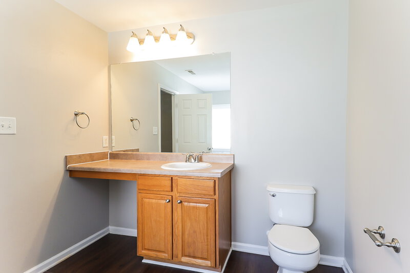 2,150/Mo, 1115 Jade Glen Dr Charlotte, NC 28262 Main Bathroom View