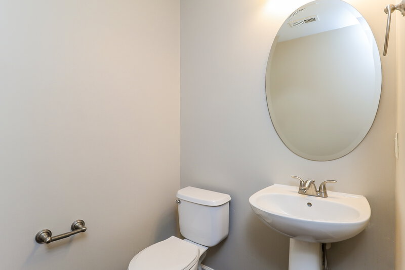 2,150/Mo, 1115 Jade Glen Dr Charlotte, NC 28262 Bathroom View 2