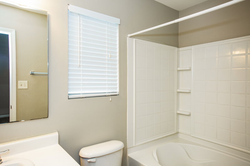 1,875/Mo, 9332 Macquarie Ln Charlotte, NC 28227 Main Bathroom View