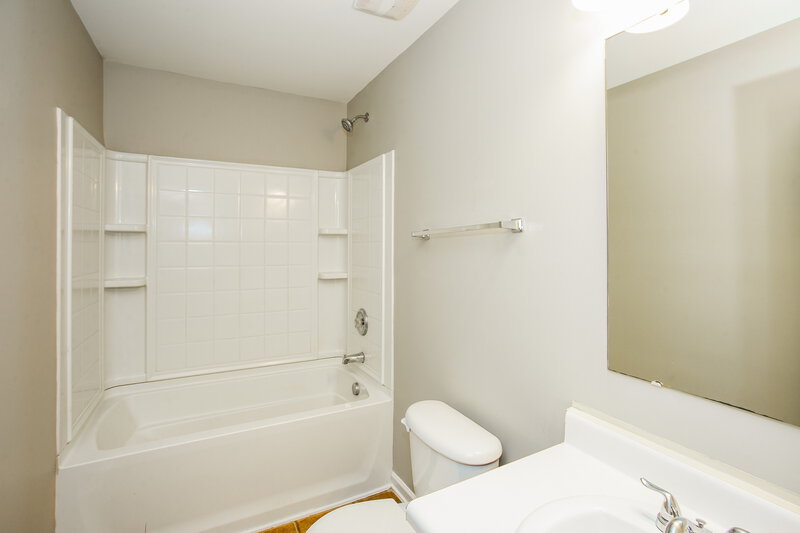 1,875/Mo, 9332 Macquarie Ln Charlotte, NC 28227 Bathroom View