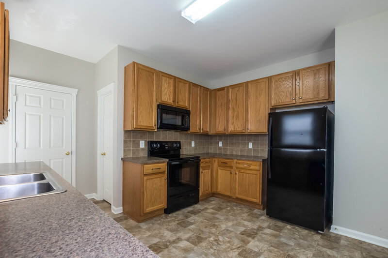 2,035/Mo, 8923 Goldfields Dr Charlotte, NC 28227 Kitchen View 2