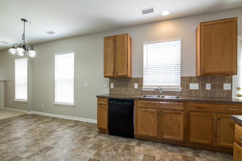 2,035/Mo, 8923 Goldfields Dr Charlotte, NC 28227 Kitchen View 4