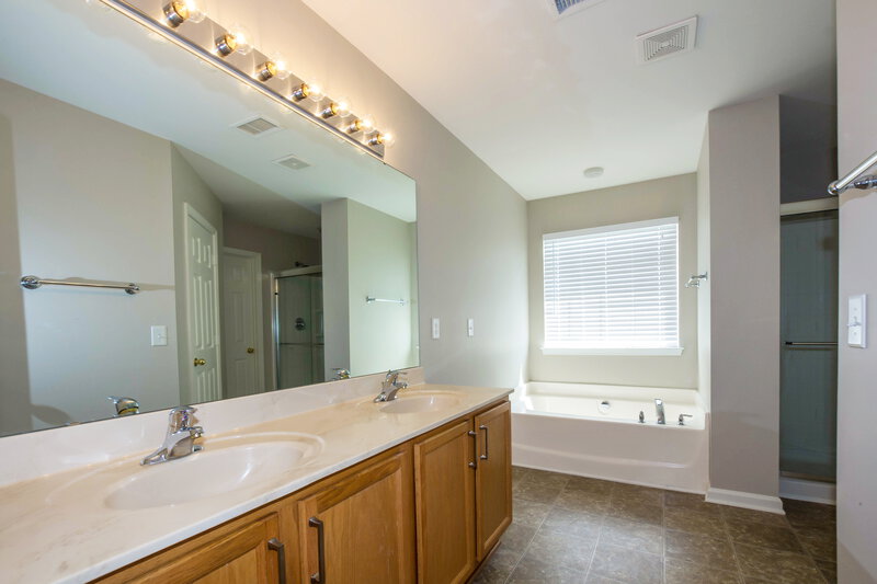 2,035/Mo, 8923 Goldfields Dr Charlotte, NC 28227 Bathroom View