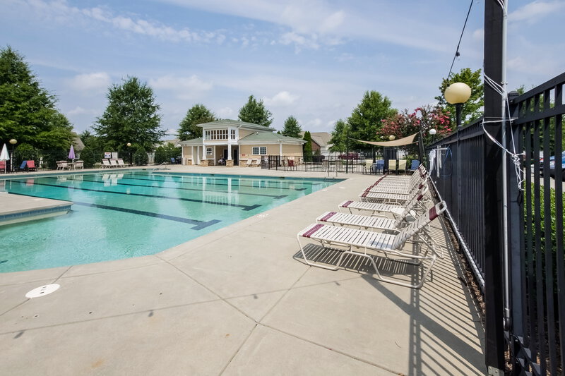 2,035/Mo, 8923 Goldfields Dr Charlotte, NC 28227 Pool View