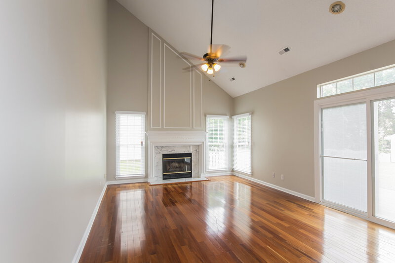 2,660/Mo, 8301 Tonawanda Dr Charlotte, NC 28277 Living Room View