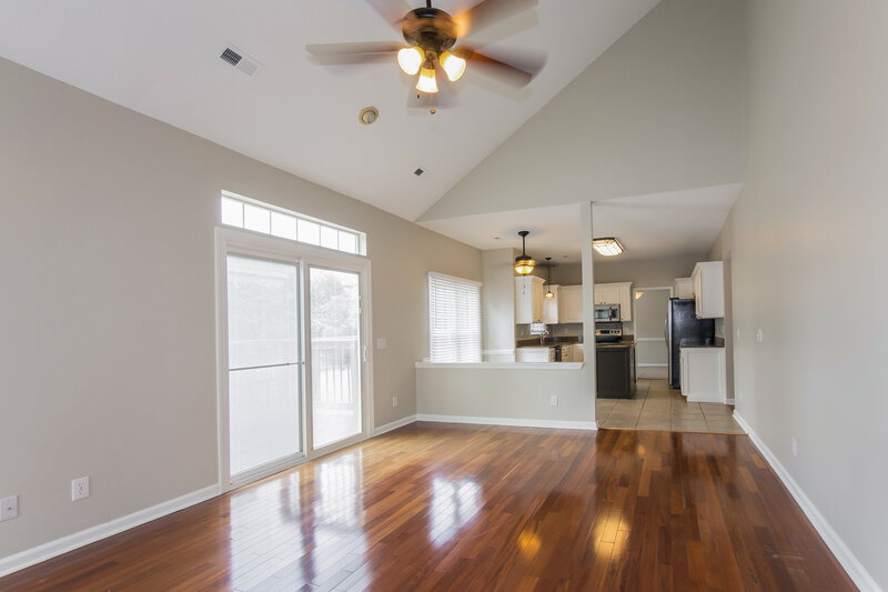 2,660/Mo, 8301 Tonawanda Dr Charlotte, NC 28277 Living Room View 2