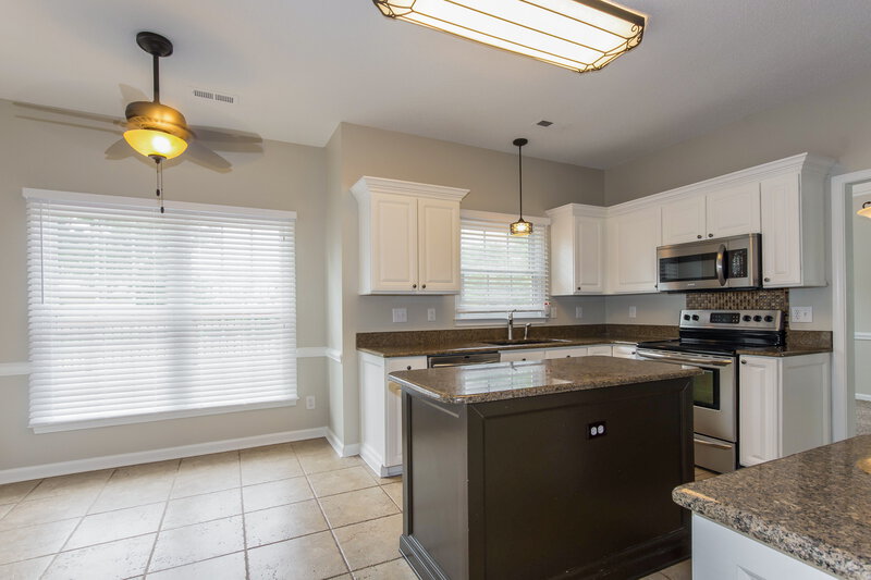 2,660/Mo, 8301 Tonawanda Dr Charlotte, NC 28277 Kitchen View 2