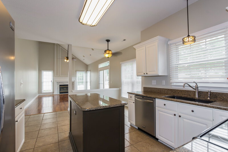 2,660/Mo, 8301 Tonawanda Dr Charlotte, NC 28277 Kitchen View 3