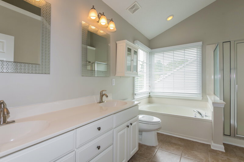 2,660/Mo, 8301 Tonawanda Dr Charlotte, NC 28277 Master Bathroom View