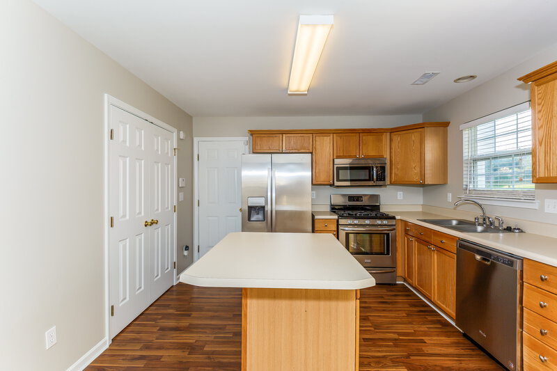 2,270/Mo, 7022 Honey Tree Ln Indian Trail, NC 28079 Kitchenlarge View