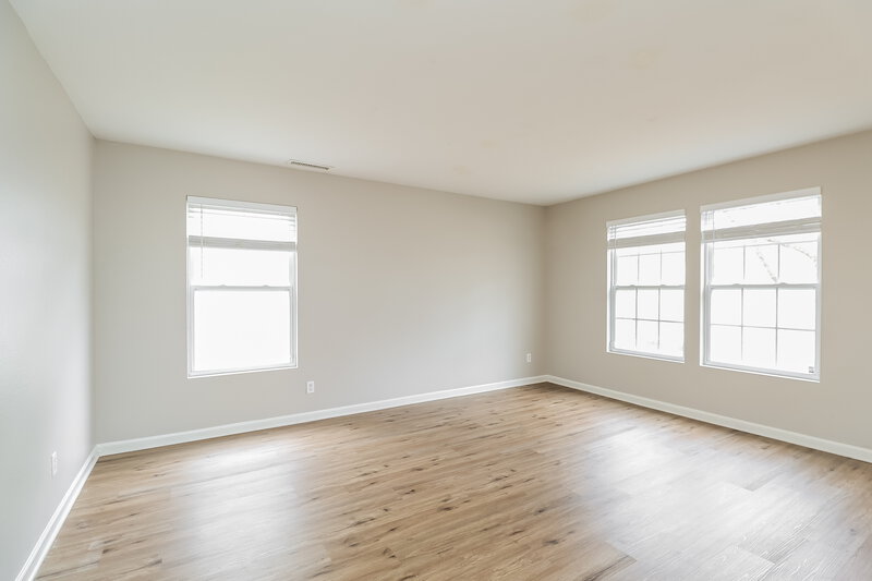 1,950/Mo, 7606 Eben Dr Charlotte, NC 28269 Living Room View 2