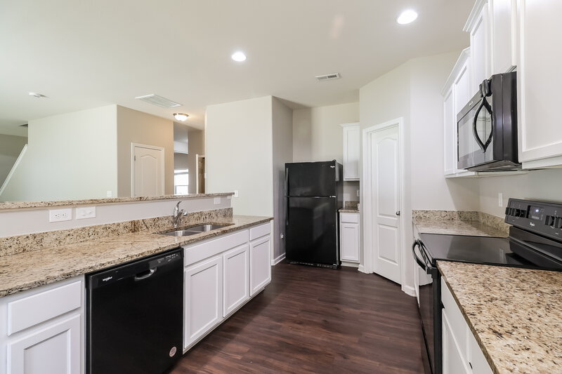 1,975/Mo, 1521 Waylon Ave Gastonia, NC 28054 Kitchen View 2