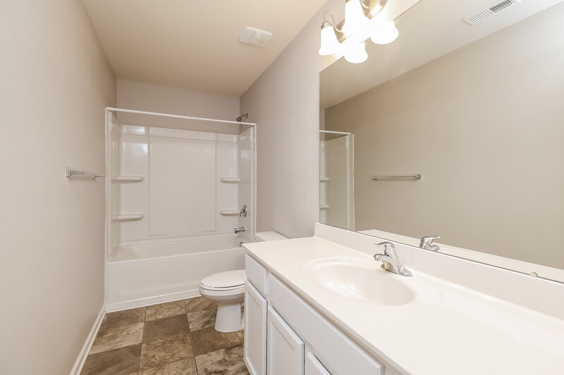 1,975/Mo, 1521 Waylon Ave Gastonia, NC 28054 Bathroom View