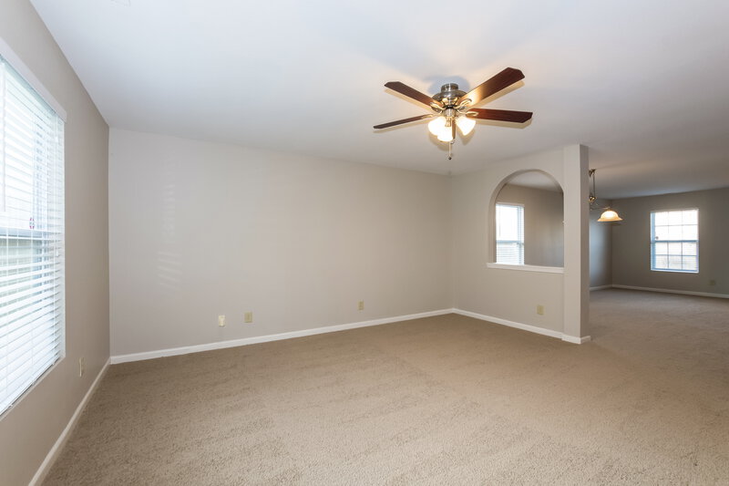 2,050/Mo, 1528 Bray Dr Charlotte, NC 28214 Living Room View 2