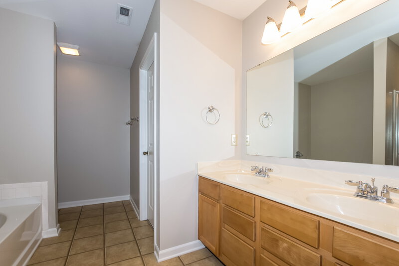 2,050/Mo, 1528 Bray Dr Charlotte, NC 28214 Master Bathroom View
