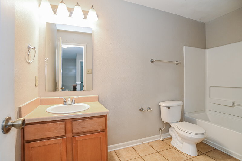 1,970/Mo, 1528 Bray Dr Charlotte, NC 28214 Bathroom View