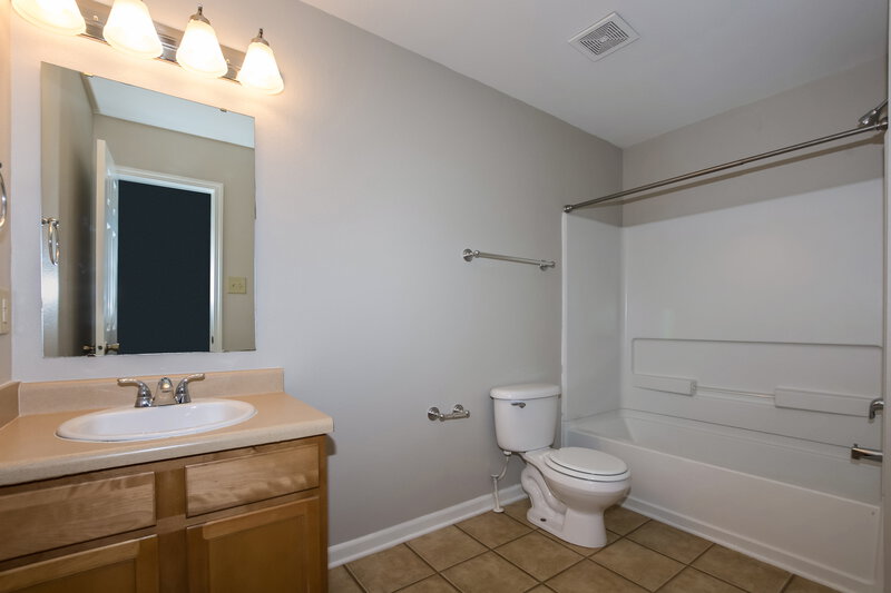 2,050/Mo, 1528 Bray Dr Charlotte, NC 28214 Bathroom View
