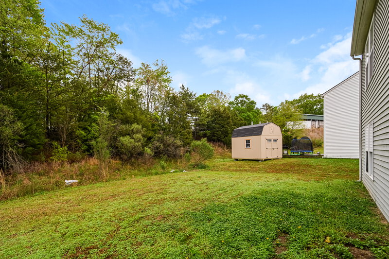 1,970/Mo, 1528 Bray Dr Charlotte, NC 28214 Backyard View