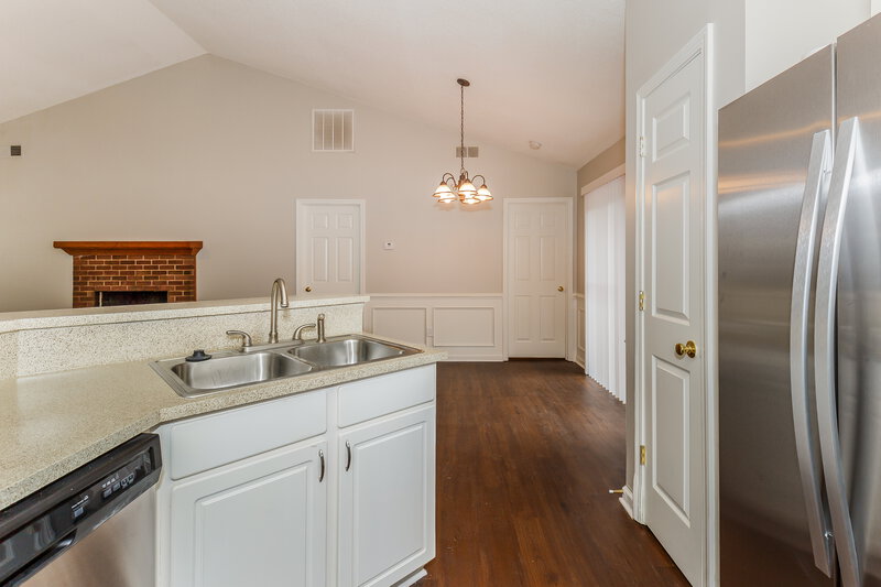 2,125/Mo, 14903 Cane Field Dr Charlotte, NC 28273 Kitchen View 2